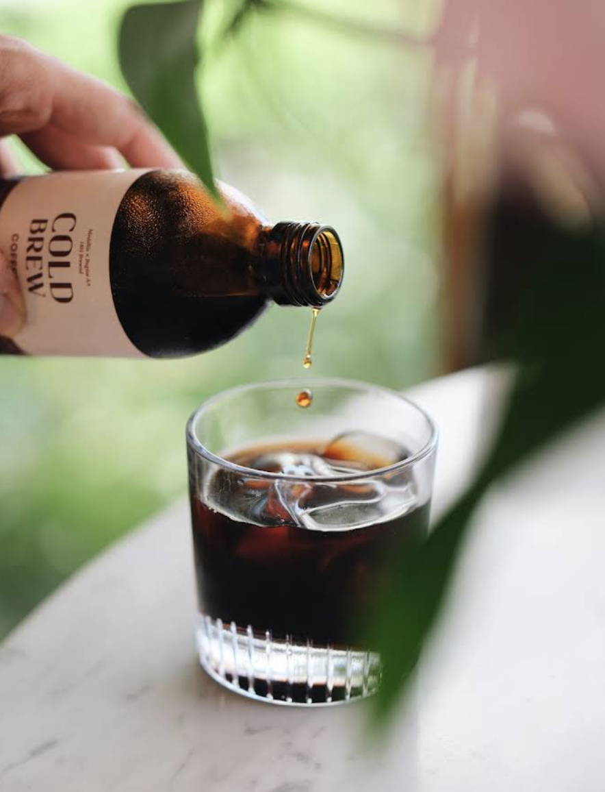 Ev usulü cold brew, yavaşça demlenmiş